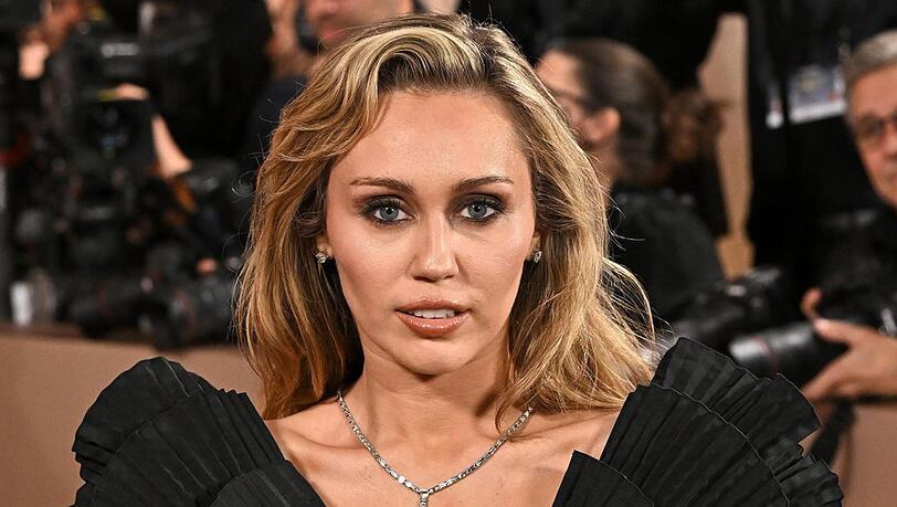 Miley Cyrus arbeitet an ihrem zehnten Album. Miley Cyrus arbeitet an ihrem zehnten Album.