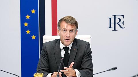 Pr&auml;sident Emmanuel Macron m&ouml;chte wieder Ruhe in Frankreich einkehren lassen.
