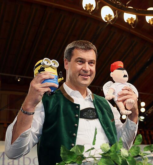Finanzminister Markus Söder hat gut lachen - und teilt kräftig aus.