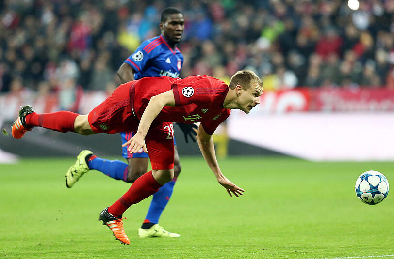 Holger Badstuber: Note 5. Nach 217 Tagen feierte er sein Comeback in der Startelf (zuletzt beim 6:1 gegen Porto im April). Und dann das: Sah nach einer Notbremse - völlig unnötig &ndash; die Rote Karte. Was für ein Rückschlag für den 26-Jährigen. Das hätte es nicht gebraucht.