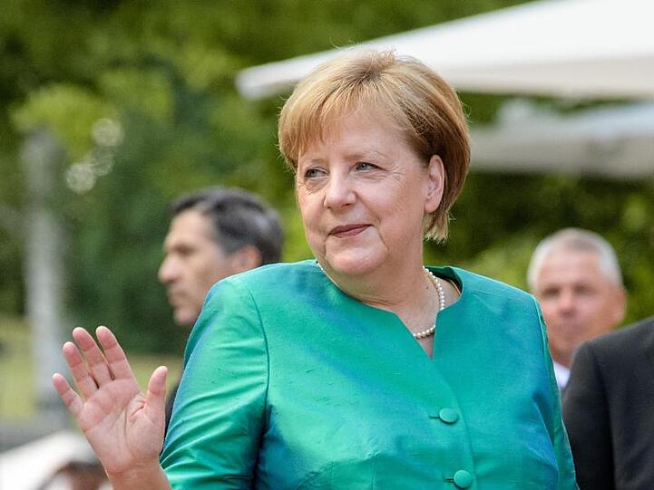 Bundeskanzlerin Angela Merkel kommt zur Premiere der Richard-Wagner-Festspiele.