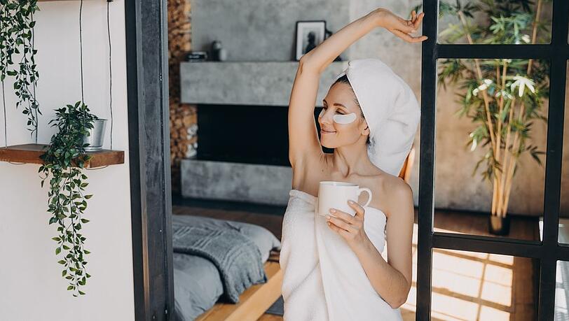 Haare ohne Föhnen trocknen zu lassen, ist nicht immer die bessere Alternative für eine gesunde Haarstruktur. Haare ohne Föhnen trocknen zu lassen, ist nicht immer die bessere Alternative für eine gesunde Haarstruktur.