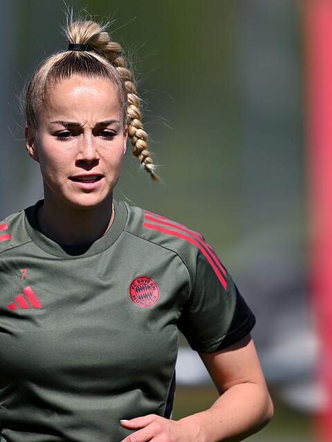 Erst einmal raus: Fu&szlig;ball-Nationalspielerin Giulia Gwinn. (Archivbild)