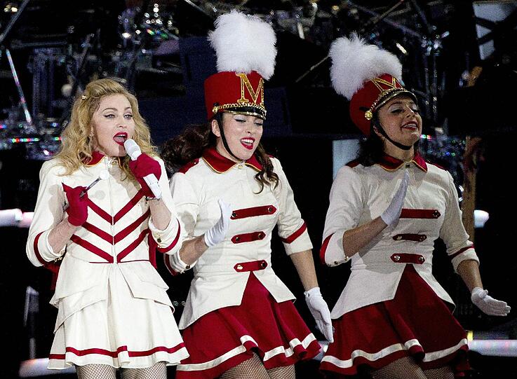 Madonna: 53-jährige Pop-Quenn und immer noch "sexy as hell" - sehen Sie hier die besten und heißesten Bilder ihrer Show in Rom.