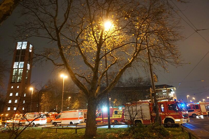 Das Lager der Flüchtlinge am Sendlinger Tor Platz wird von Einsatzkräften geräumt - die Bilder!