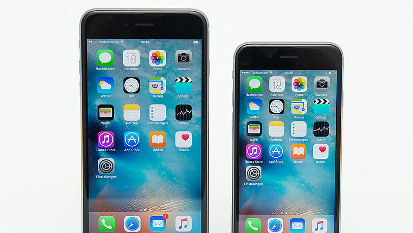 Äußerlich unverändert aber viel Neues im Inneren. Apple hat seine iPhones überarbeitet. Links das iPhone 6S Plus, rechts das iPhone 6S. Äußerlich unverändert aber viel Neues im Inneren. Apple hat seine iPhones überarbeitet. Links das iPhone 6S Plus, rechts das iPhone 6S.