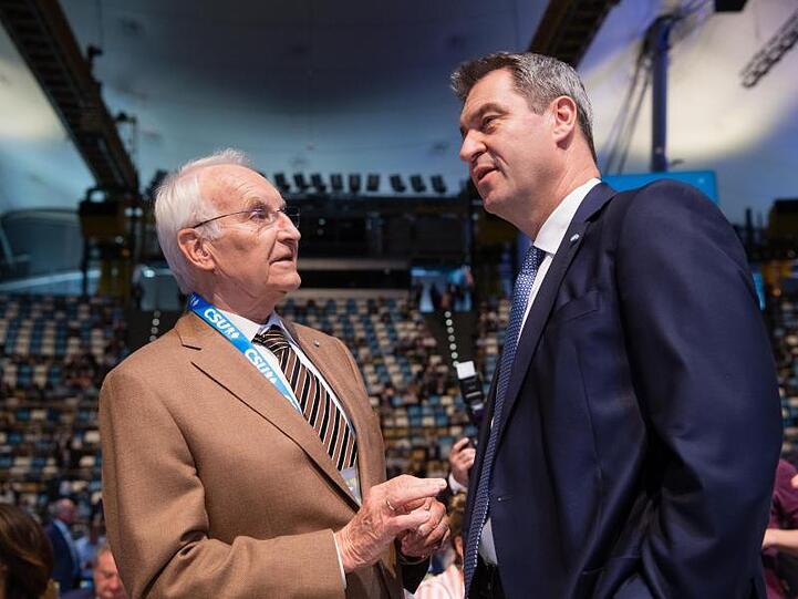 Edmund Stoiber und Markus Söder (l-r). Foto: Matthias Balk/dpa/Archivbild