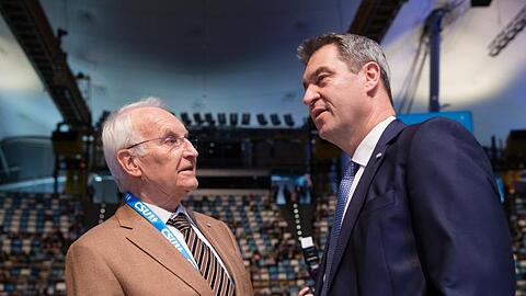 Edmund Stoiber und Markus Söder (l-r). Foto: Matthias Balk/dpa/Archivbild