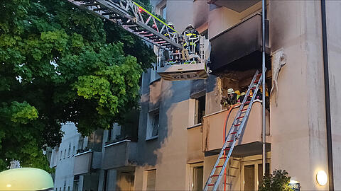 Die Feuerwehr konnte den Brand auf dem Balkon löschen.