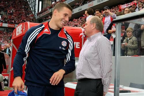 Sorgt sich um Lukas Podolski (l.): Bayern-Manager Uli Hoeneß.