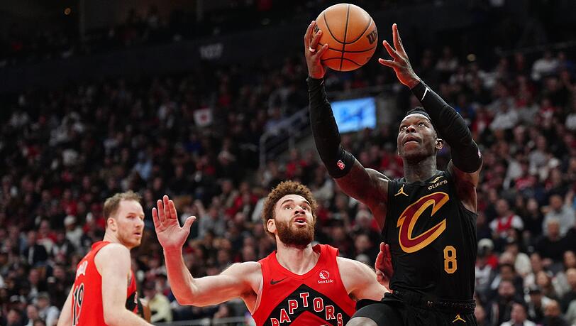 Dennis Schr&ouml;der (r.) kam f&uuml;r die Cleveland Cavaliers in Toronto wieder von der Bank.