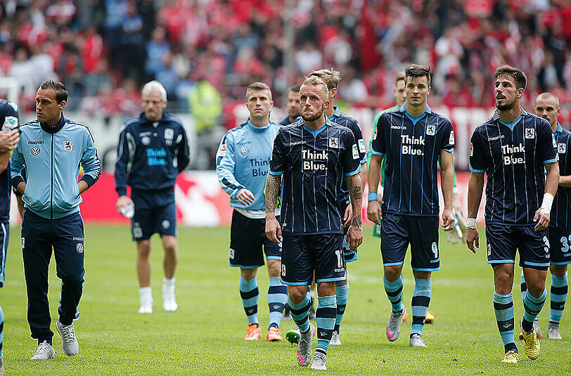 Frustrierte Löwen-Bande: Das 0:3 des TSV 1860 um Daniel Adlung (M.) bei Fortuna Düsseldorf war eine echte Demontage.