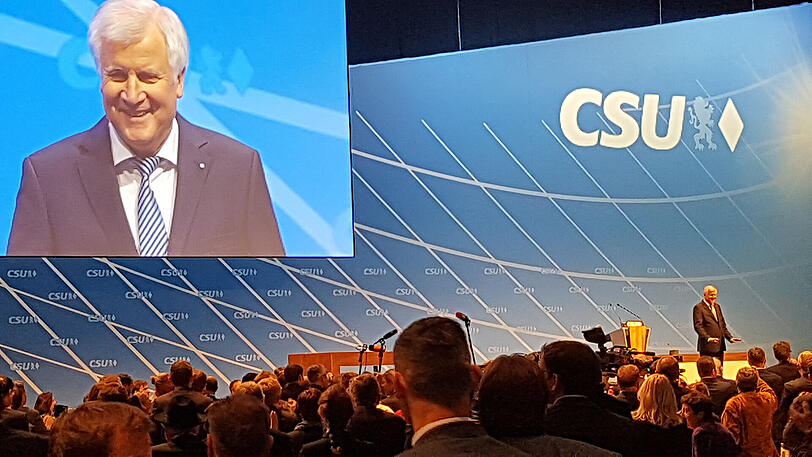 Der CSU-Vorsitzende und bayerische Ministerpräsident Horst Seehofer spricht in Nürnberg beim CSU-Parteitag.
