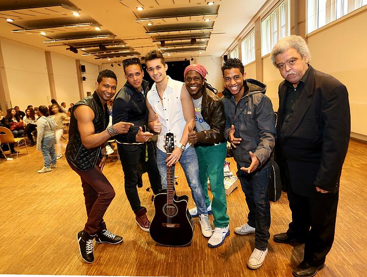 Die Kultur Brasiliens wollen Richi, Kol, Ricardo, Tinga Bispo, Elua und Edgar Wilson (v. l.)  nach Deutschland bringen. &bdquo;Wir wollen den Deutschen zeigen, was für coole Musik wir in Brasilien machen&ldquo;, sagt Kol. Er bewirbt sich mit seinen Freunden zum zweiten Mal für die Show.
In diesem Jahr wollen sie es mindestens in die nächste Runde schaffen und dann endlich vor Casting-Schreck Dieter Bohlen performen. Ob sie es aber so weit schaffen, erfahren die Jungs aus München erst im Sommer.