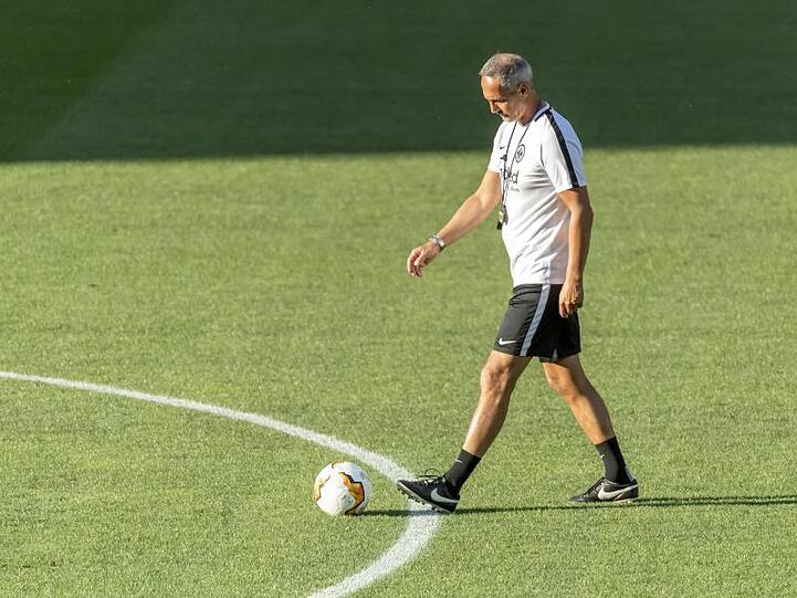 Eintracht-Cheftrainer Adi Hütter will mit seinem Team die Sensation schaffen.