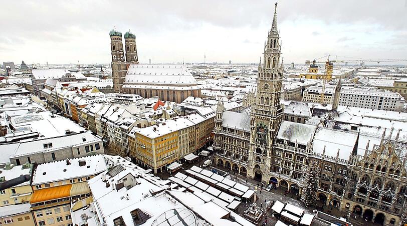 Auch in München zaubert der Schnee endlich weihnachtliche Stimmung.