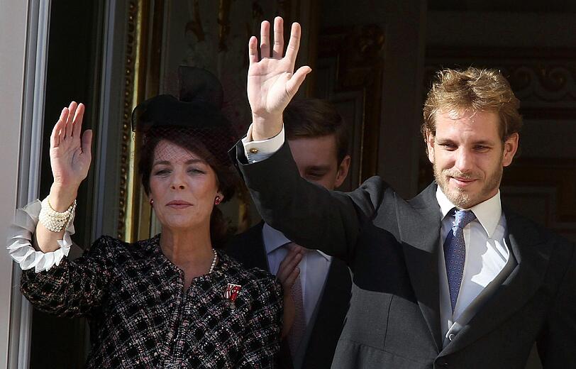 Prinzessin Caroline winkt mit ihrem Sohn Andrea vom Palast-Balkon