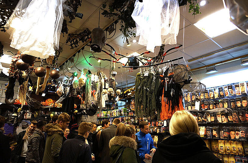 Der Halloween Gore Store bietet alles, was das Herz eines Horror-Fans begehrt.