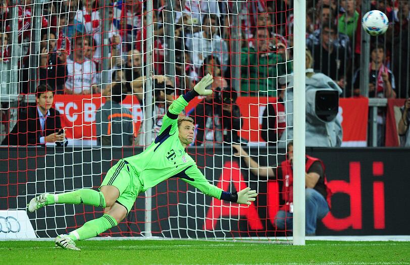 Manuel Neuer - Impressionen von seinem ersten Arbeitstag in der Allianz Arena.