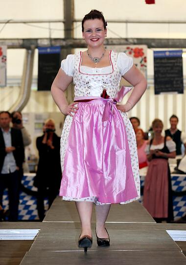 Trachtenmodenschau auf dem 27. Haderner Dorffest. Die Bilder.
