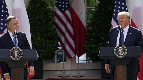 Donald Trump empfängt Andrzej Duda nur wenige Tage vor der Präsidentschaftswahl in Polen, was Vorwürfe der Wahlbeeinflussung mit sich brachte.