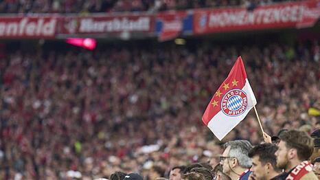 Protest gegen Sicherheitspläne: Viele Fußballfans verzichten in den Wochenendspielen zuerst aufs Stimmungsmachen.