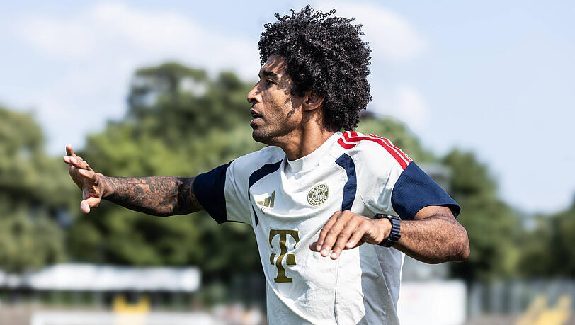 Seit wenigen Wochen Cheftrainer bei den Amateuren des FC Bayern: Dante. Seit wenigen Wochen Cheftrainer bei den Amateuren des FC Bayern: Dante.