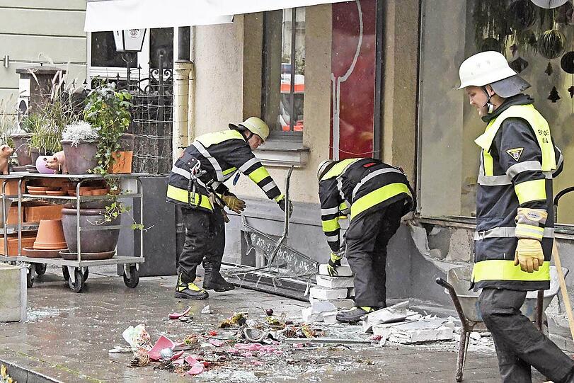 Die heftige Explosion verwüstete den Blumenladen. Die Bilder!
