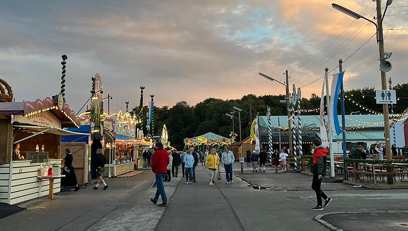 Auf der Oidn Wiesn ist am frühen Abend des Anstichtags nicht viel los. Auf der Oidn Wiesn ist am frühen Abend des Anstichtags nicht viel los.