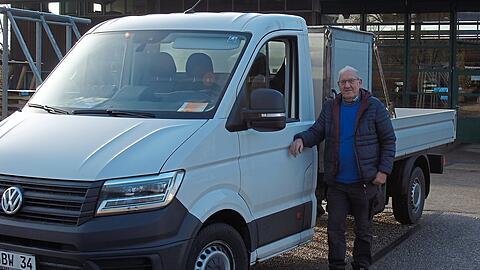 Im Ruhestand nur daheim zu sitzen, ist nichts f&uuml;r ihn: Johann Schned (75) arbeitet bereits seit mehr als f&uuml;nf Jahren bei dem Metallbaubetrieb Benno Wimmer aus dem Landkreis Passau als Fahrer.