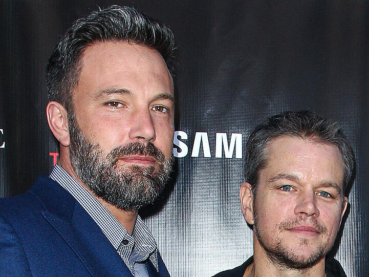 Matt Damon (r.) steht hinter seinem besten Freund Ben Affleck