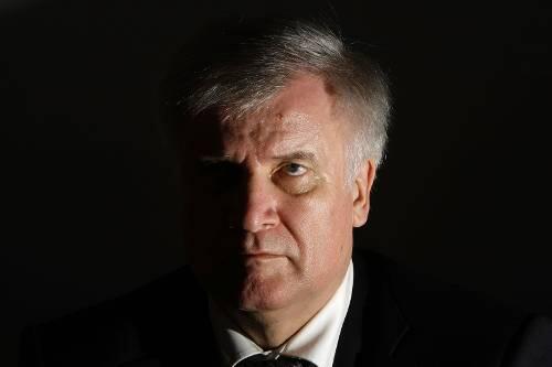Peitsche statt Plätzchen: Horst Seehofer greift an.