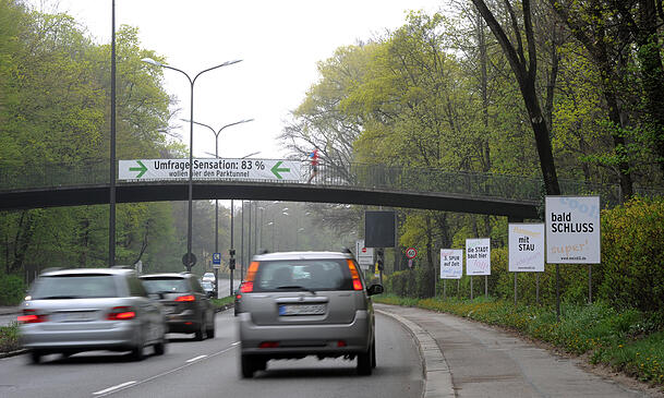 An zwei Augustwochenenden wird der Isarring zwischen Biedersteintunnel und Effnerplatz einspurig, weil die Fahrbahn saniert wird. An zwei Augustwochenenden wird der Isarring zwischen Biedersteintunnel und Effnerplatz einspurig, weil die Fahrbahn saniert wird.