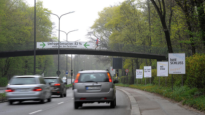 An zwei Augustwochenenden wird der Isarring zwischen Biedersteintunnel und Effnerplatz einspurig, weil die Fahrbahn saniert wird. An zwei Augustwochenenden wird der Isarring zwischen Biedersteintunnel und Effnerplatz einspurig, weil die Fahrbahn saniert wird.