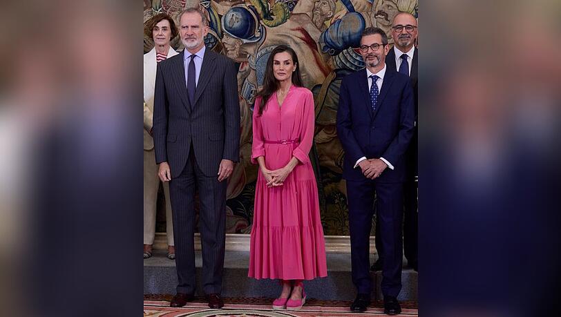 Königin Letizia wählte am Dienstag ein rundum pinkes Outfit. Königin Letizia wählte am Dienstag ein rundum pinkes Outfit.