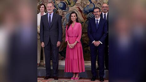 K&ouml;nigin Letizia w&auml;hlte am Dienstag ein rundum pinkes Outfit.