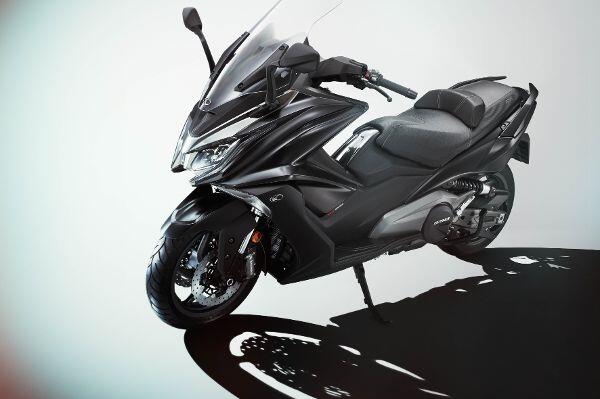Das Design des Kymco AK 550 ist sportlich-aggressiv und soll dank ausgeklügelter Aerodynamik den Verbrauch senken.