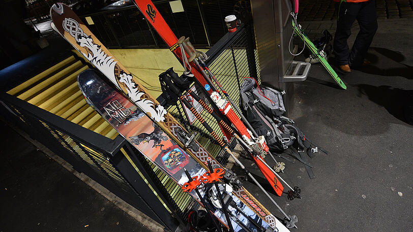 Viele der Wintersportler haben ihr eigenes Tourenequipment mit dabei.