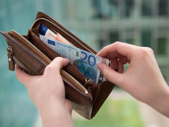 Die meisten Verbraucher dürften 2019 mehr Geld zur Verfügung haben.