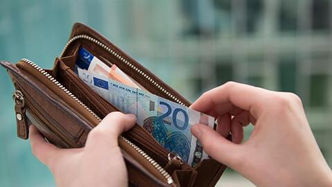 Die meisten Verbraucher dürften 2019 mehr Geld zur Verfügung haben.
