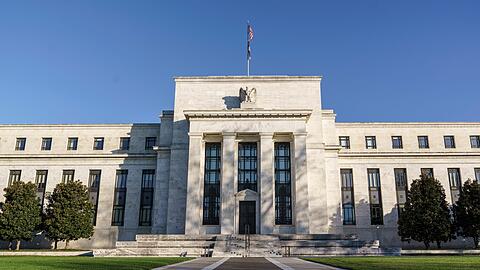 Innerhalb der US-Notenbank Fed zeichnet sich kein eindeutiger geldpolitischer Kurs ab.