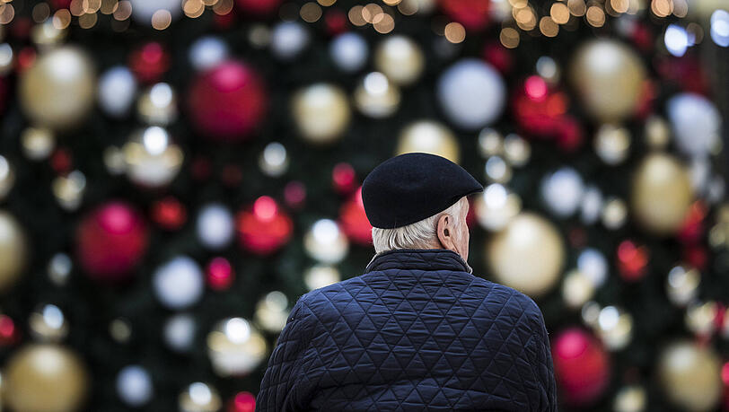 In und um München gibt es viele Ältere Menschen, die die Feiertage allein verbringen müssen. In und um München gibt es viele Ältere Menschen, die die Feiertage allein verbringen müssen.