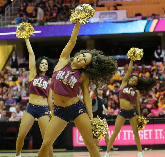 Im ersten Duell der NBA-Finalserie gingen die Cleveland Cavaliers gegen die Golden State Warriors unter. In jeder Hinsicht obenauf: die Cheerleader der Cavs! Sehen Sie selbst - die Bilder...