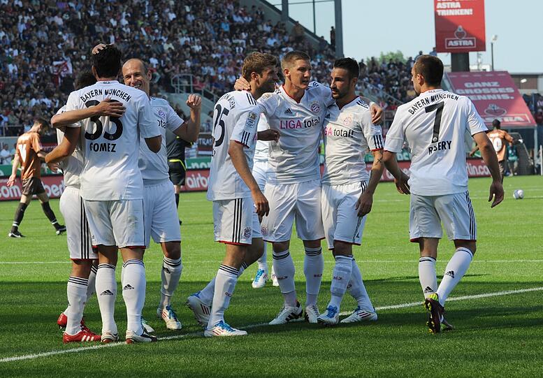 Mit 8:1 Toren schossen die Bayern St. Pauli endgültig in die 2. Bundesliga hinab.