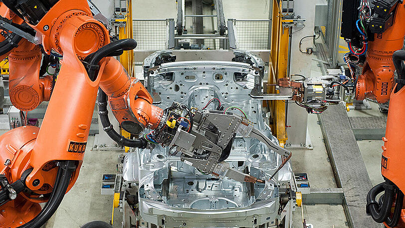 Roboter in der Autofertigung: Bei VW in Kassel wurde ein Arbeiter von einer Maschine erdrückt. (Symbolfoto) Roboter in der Autofertigung: Bei VW in Kassel wurde ein Arbeiter von einer Maschine erdrückt. (Symbolfoto)