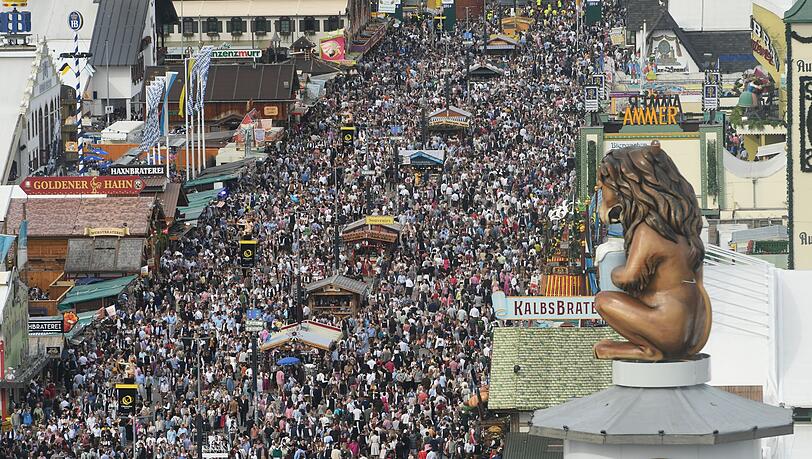 Nach der Wiesn wird gegen 33 Security-Mitarbeiter ermittelt. (Archivfoto)