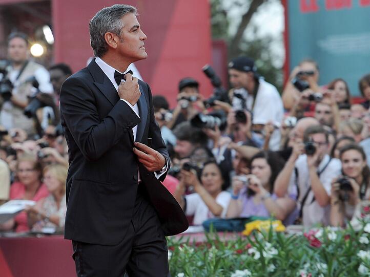 Der Mann der Stunde: George Clooney ist nicht nur Schauspieler, sondern auch Regisseur! In Venedig feiert der Hollywood-Beau die Premiere seines vierten Films "Iden des März".