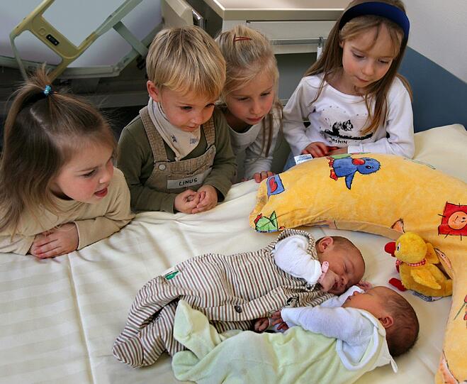 999 Geburten wurden letztes Jahr im Stadtteil Neuhausen-Nymphenburg registriert. Ob&rsquo;s an einschlägigen Kliniken liegt? Die Altstadt ist mit 244 Geburten Schlusslicht in der Baby-Hitparade 2010. Insgesamt kamen in der Stadt 14366 Kinder zur Welt, 2009 waren es noch 14306.