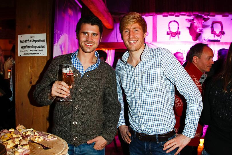 Die Kamera liebt Thore Schölermann und Maxi Arland, beim Tiroler Abend im Dorfstadl in Kühtai.