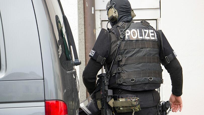 Ein SEK-Beamter im Einsatz. (Symbolbild)